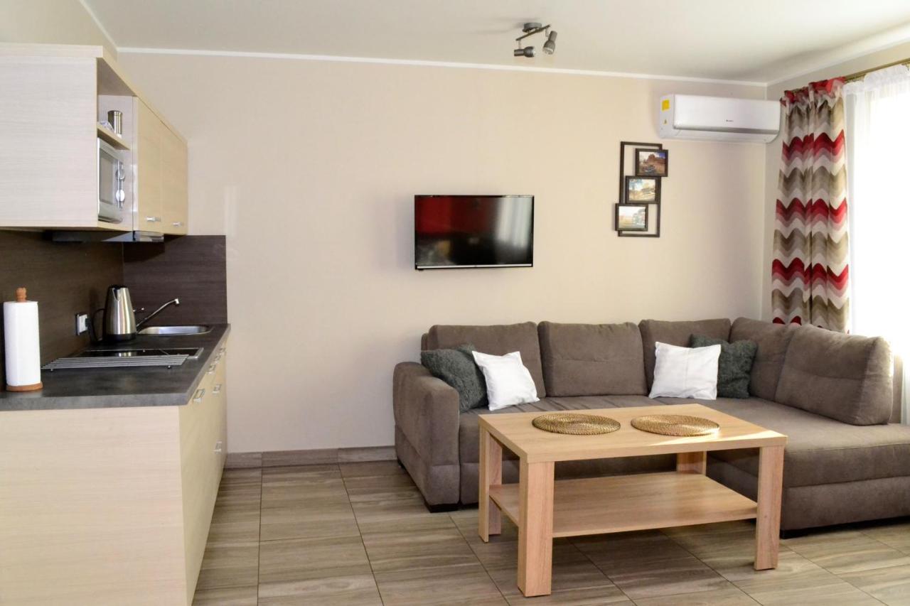 Comfort-24 Slupca Luaran gambar